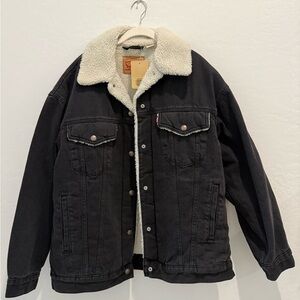 Levi's Men’s Black Denim Jacket with Sherpa Lining and Collar NWT
